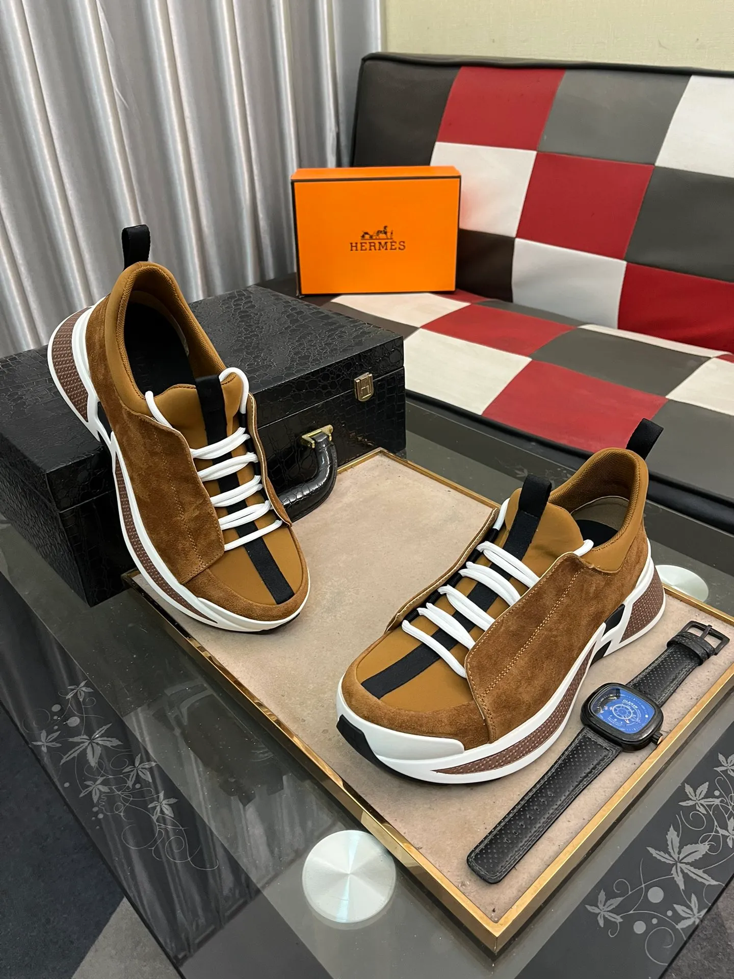 Men's shoes 💰: 560⌚️⌚️[Hermes] New sports shoes Hermès are the most comfortable shoes, no one else⃣️, they are very light on the feet and very good-looking, you will not feel tired when you go shopping and running around 👍 Very light and comfortable, extremely light, perfect for both sports and leisure! It’s up to you to choose, there’s always what you want~ Comes with a full set of packaging gift bags and invoices ✔️Fabric: imported first-layer cowhide ✔️Inner lining: breathable mesh ✔️Outsole: genuine leather bottom ✔️Size: Men 38-44 (45 custom-made) 5️⃣colors available